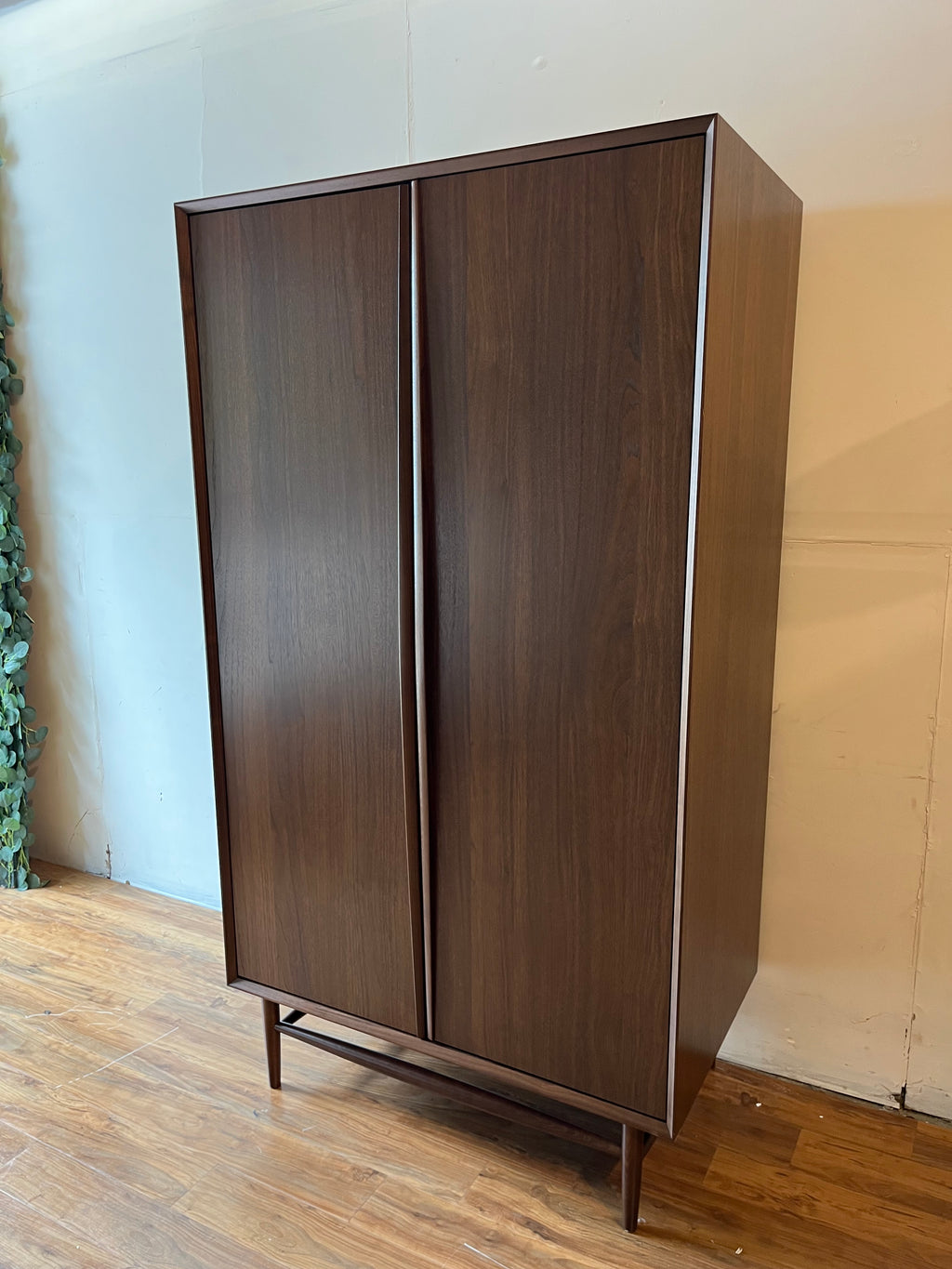 Article Lenia Armoire - Walnut