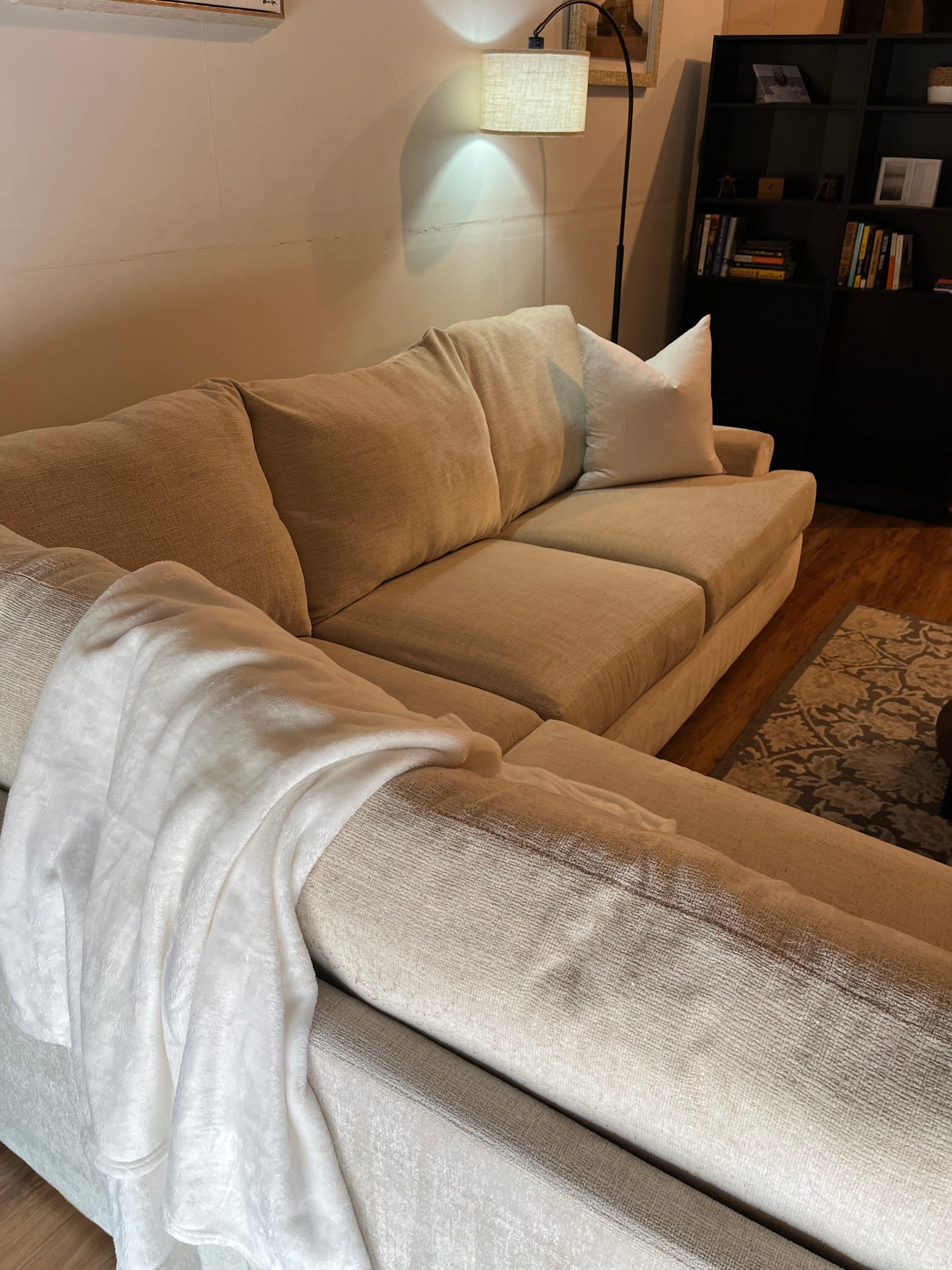 Cardi’s Furniture Sectional in Beige