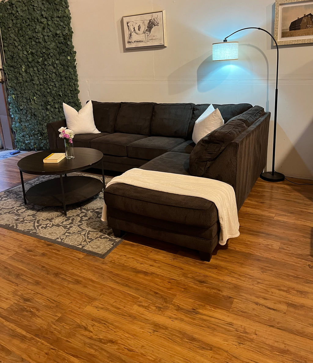 Broyhill Sectional in Charcoal Gray
