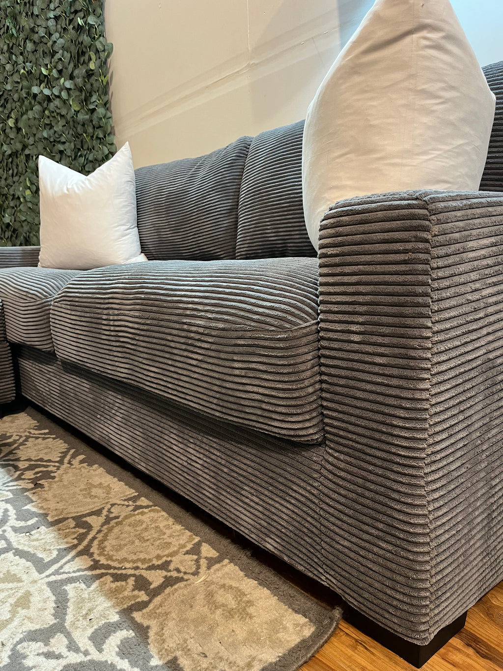 Bob’s Aspen Chofa in Charcoal Gray