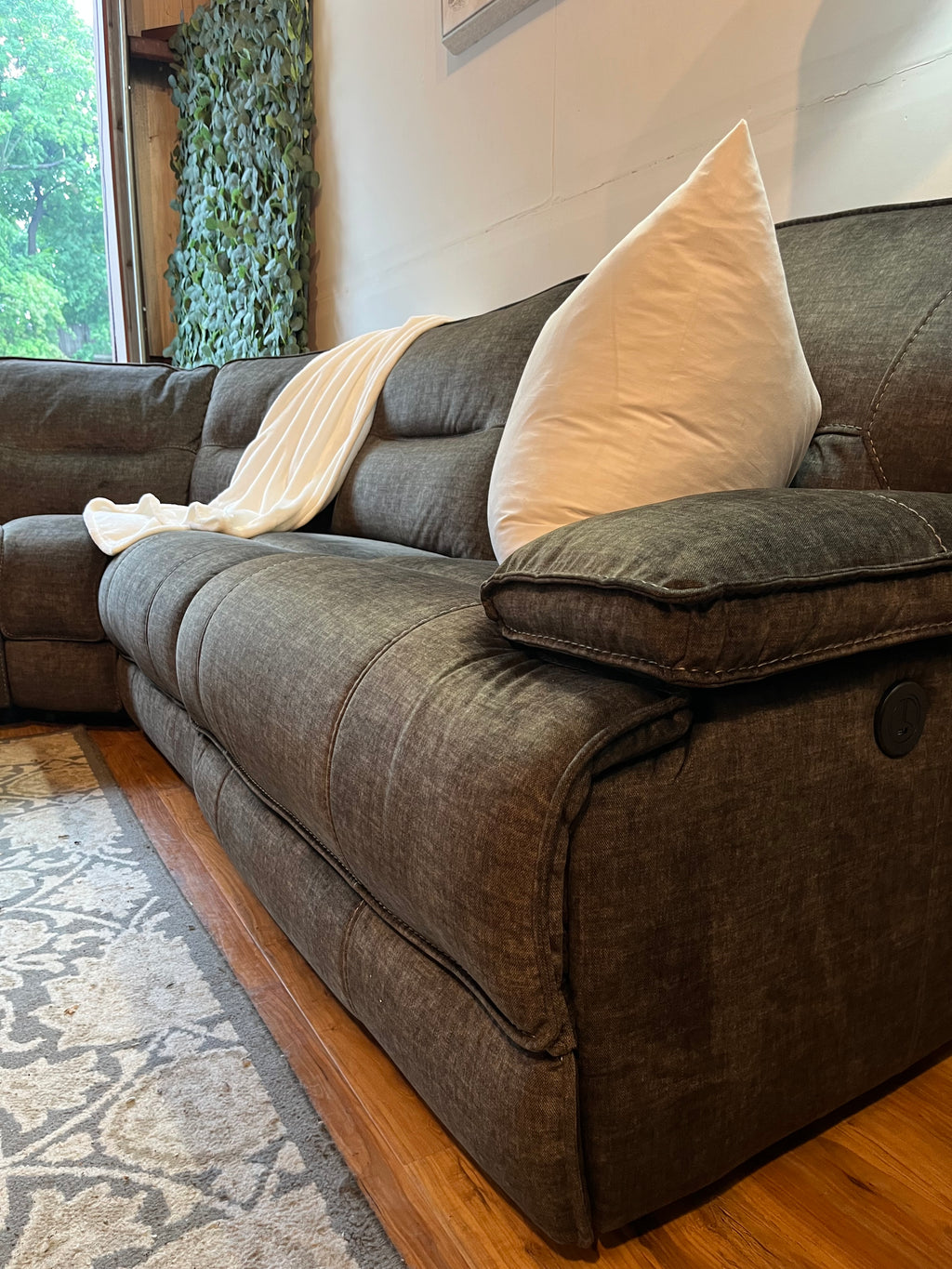 Jordan’s Furniture Reclining Sectional in Charcoal Gray