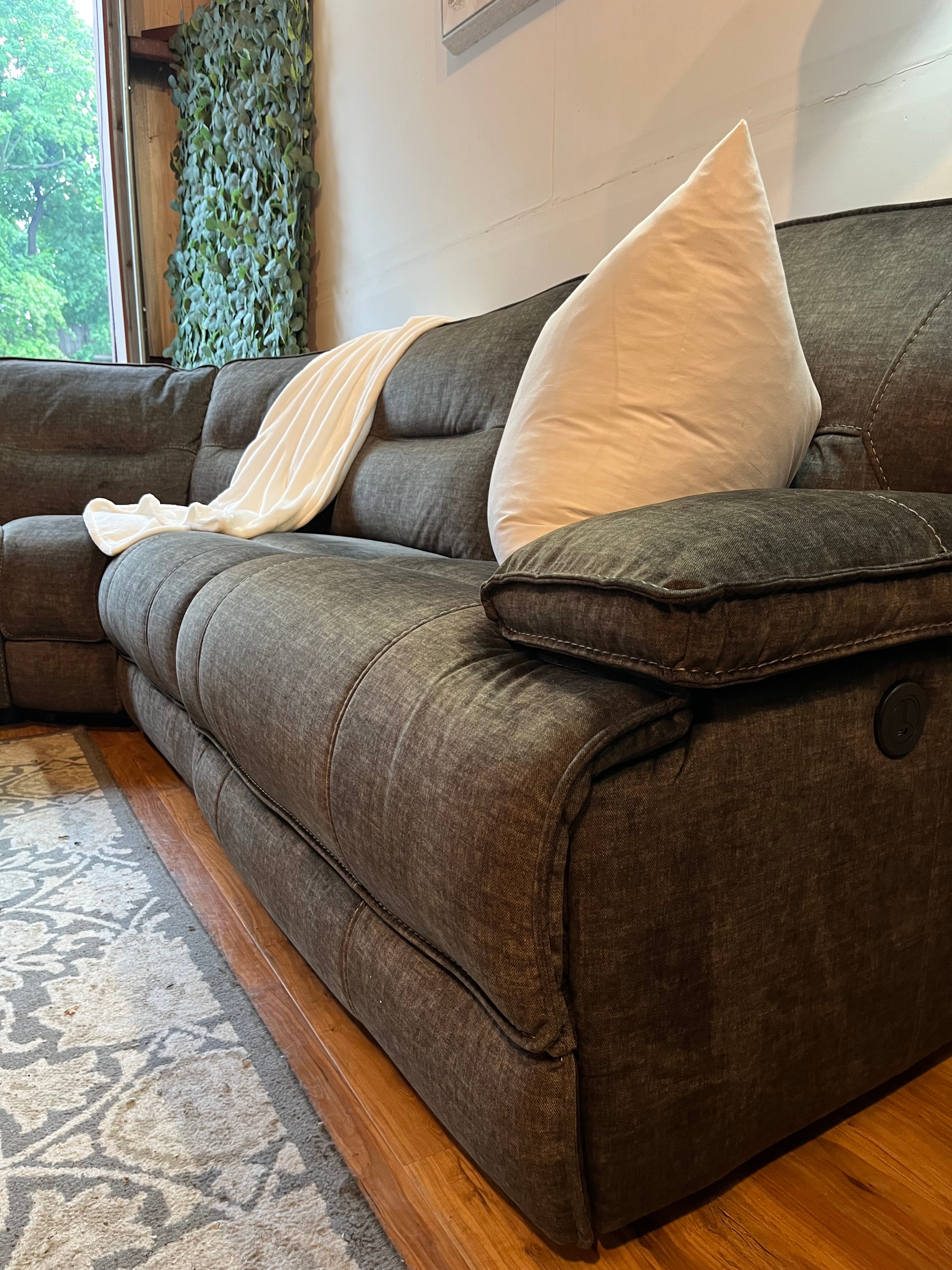 Jordan’s Furniture Reclining Sectional in Charcoal Gray