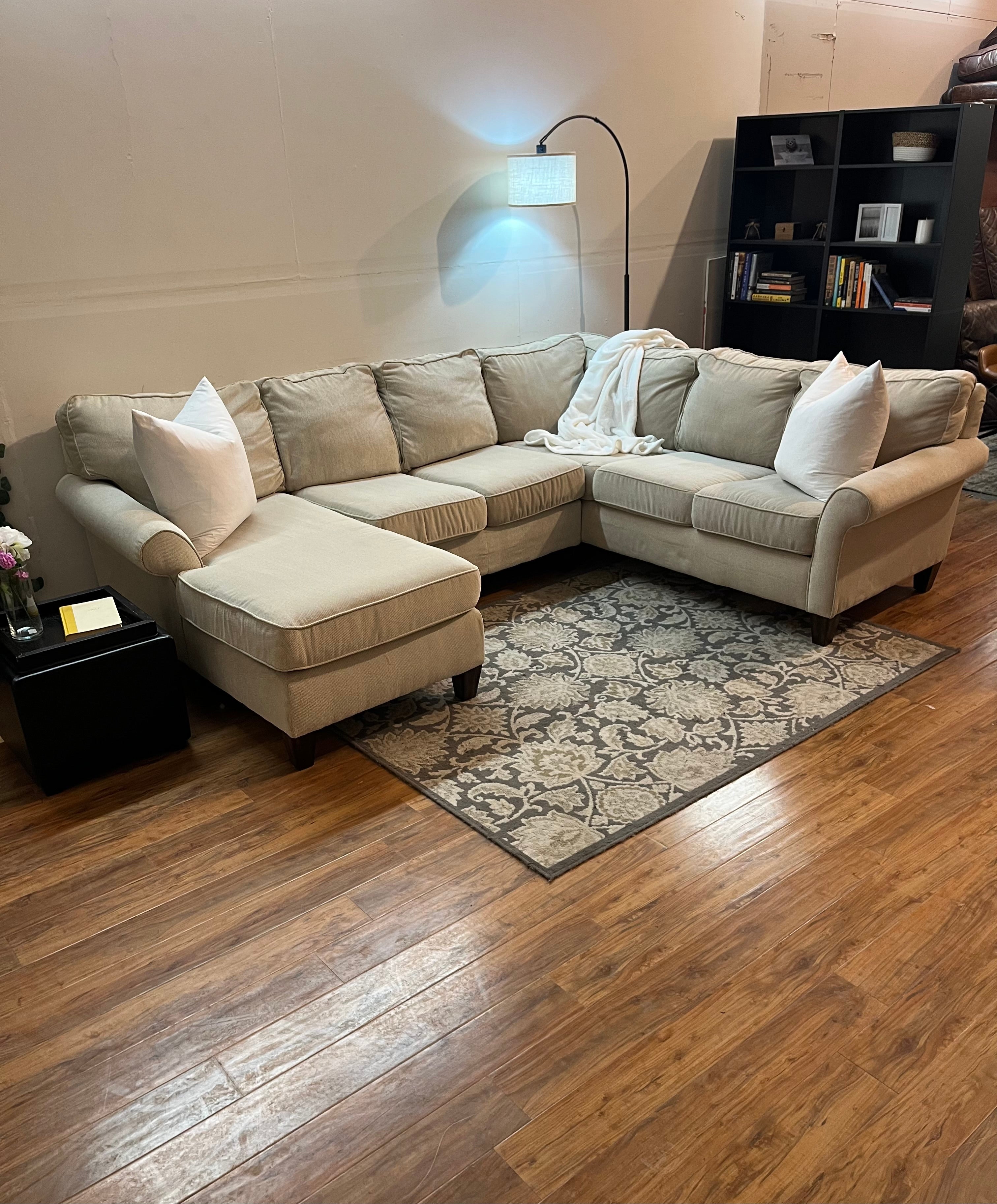 Flexsteel Sectional in Beige