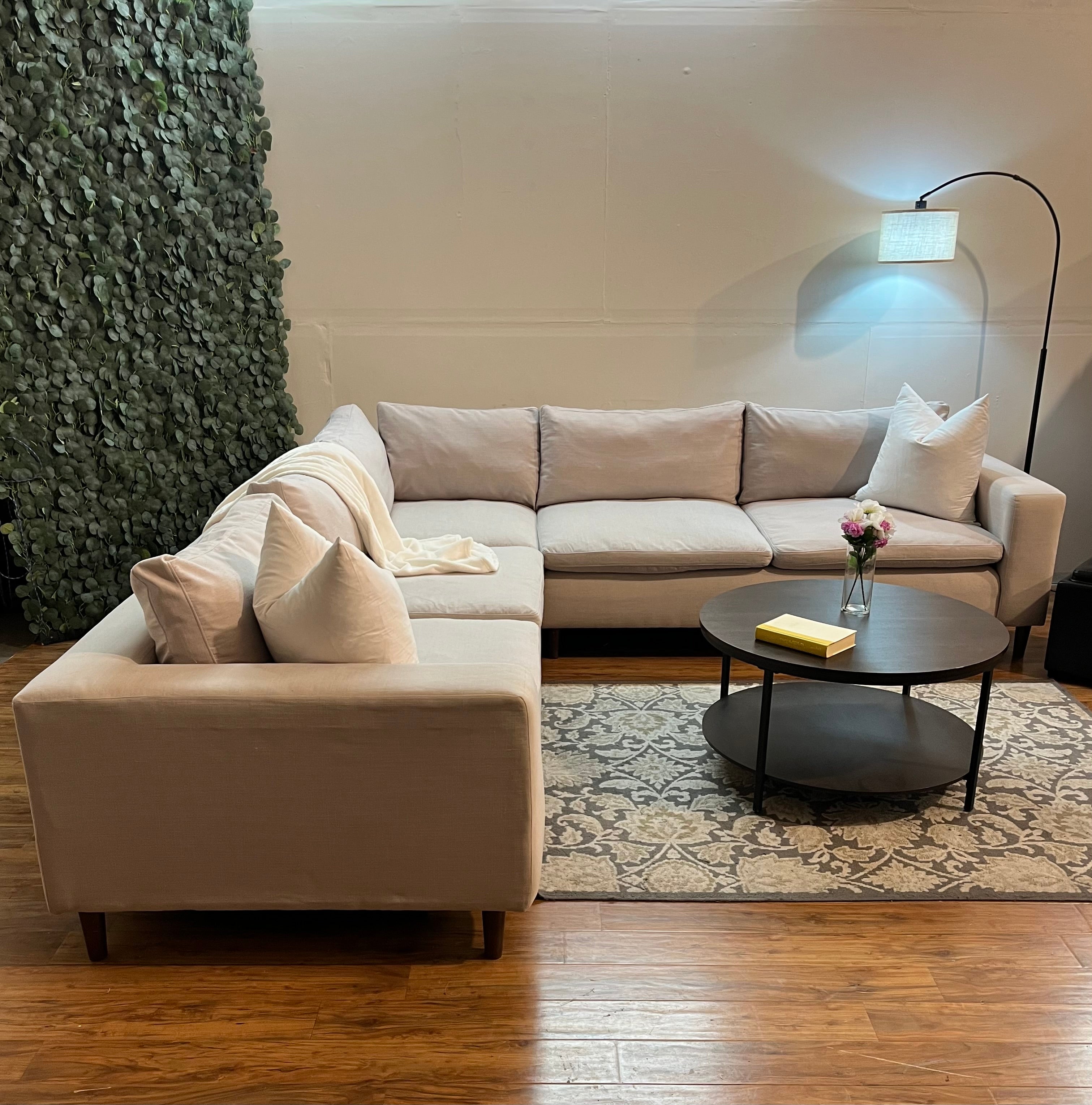 Jordan’s Furniture Sectional in Off-White Linen