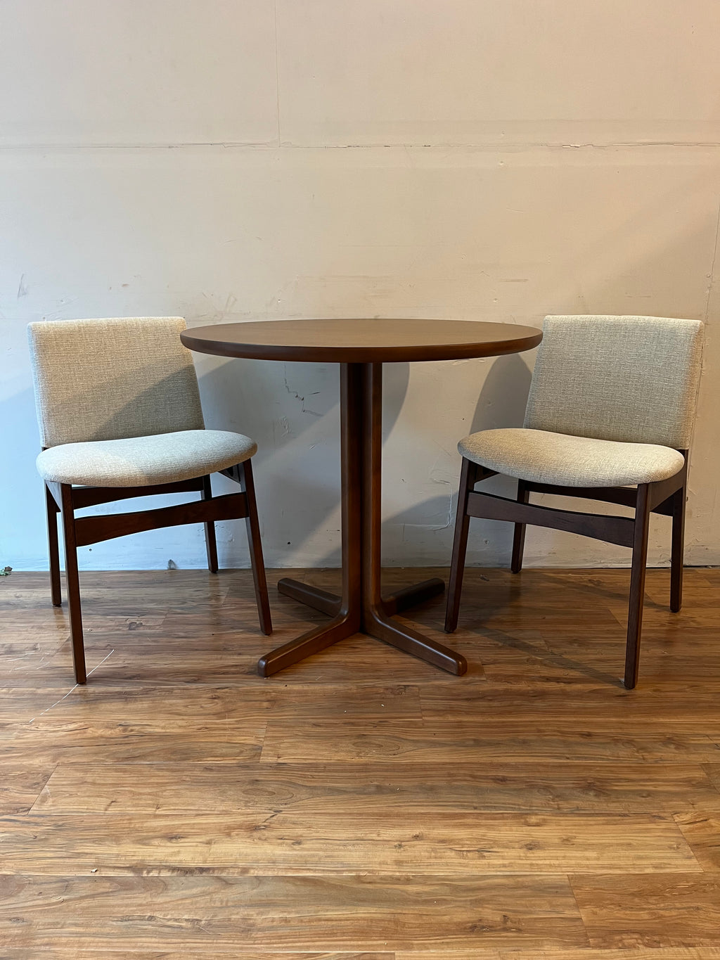 Article Nosh Dining Set
