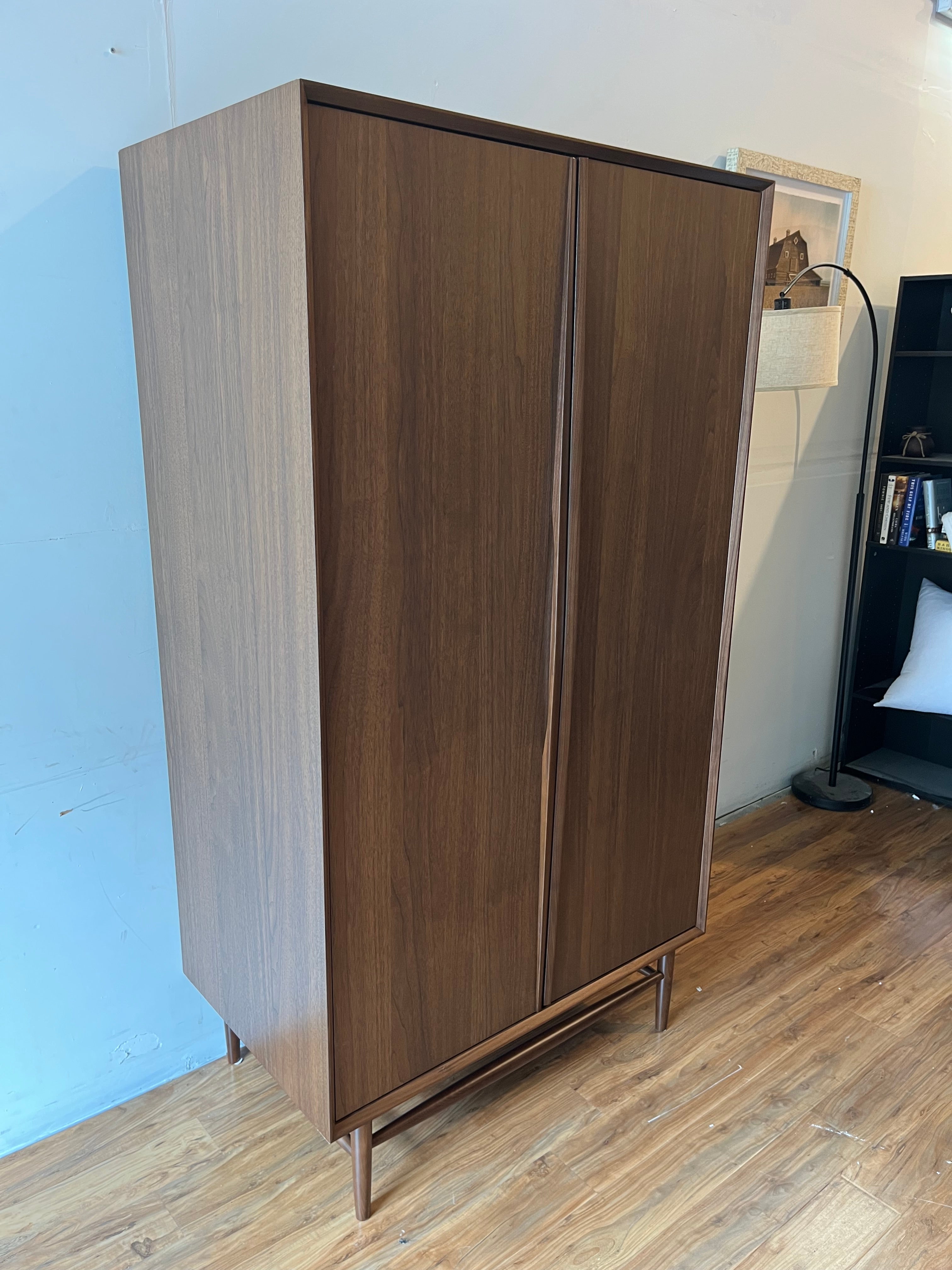 Article Lenia Armoire - Walnut