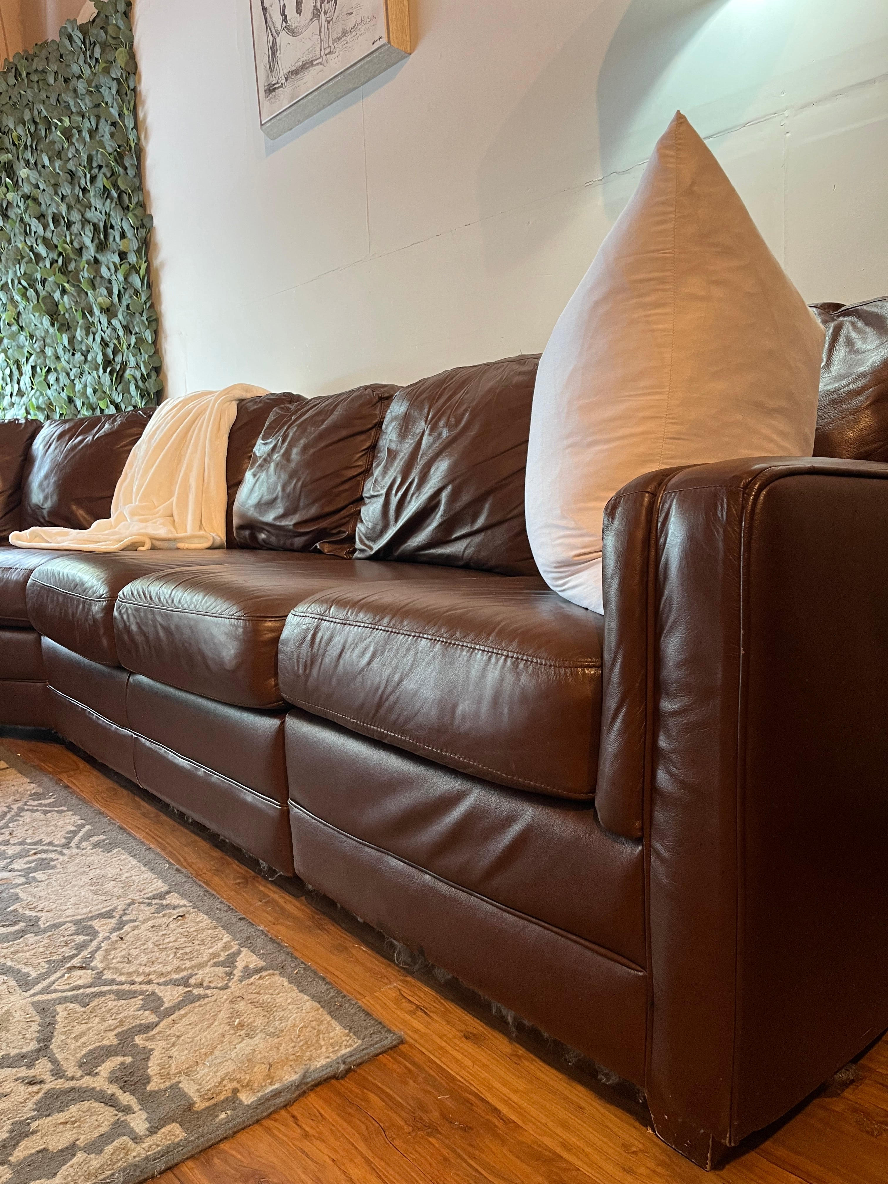 Jordan’s Furniture Leather Sectional in Espresso