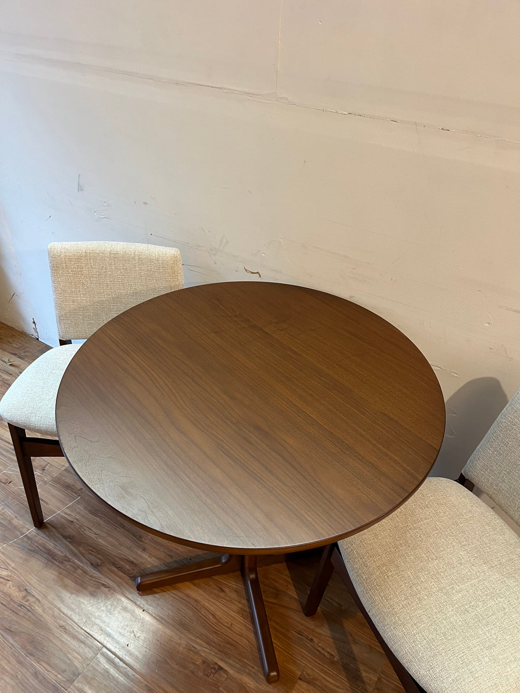 Article Nosh Dining Set