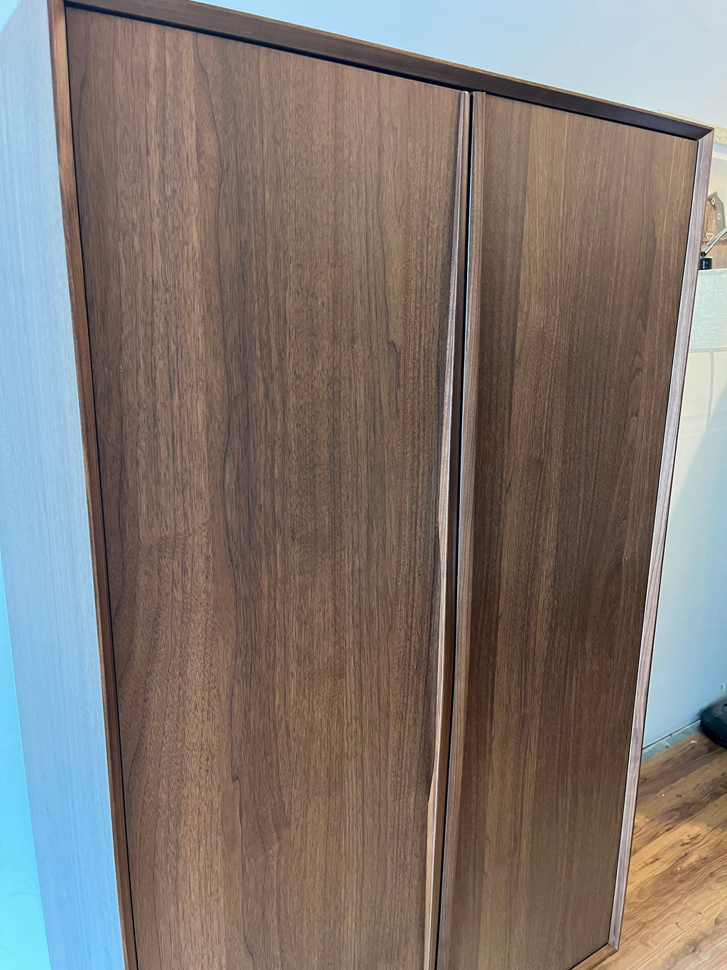 Article Lenia Armoire - Walnut