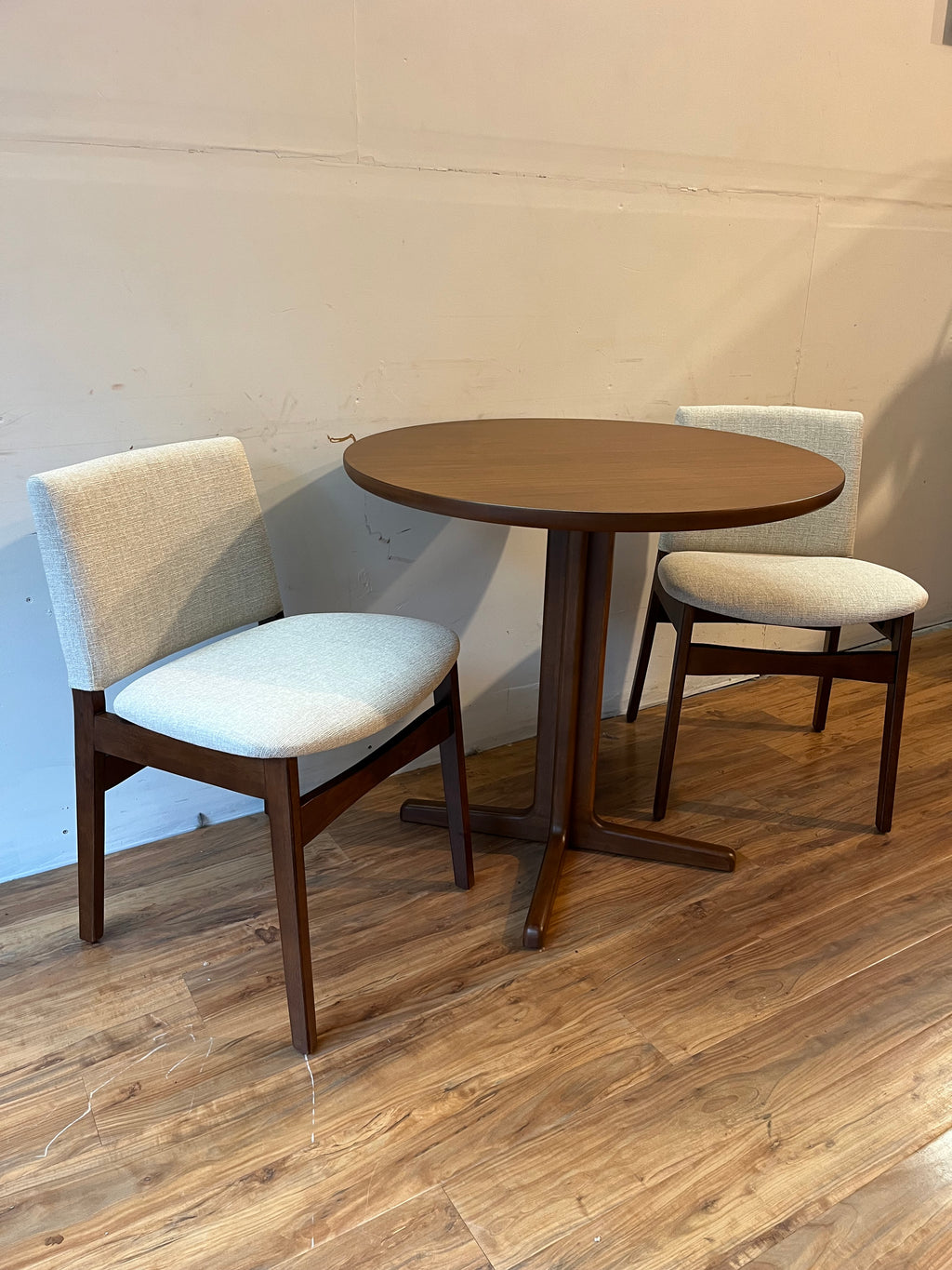 Article Nosh Dining Set