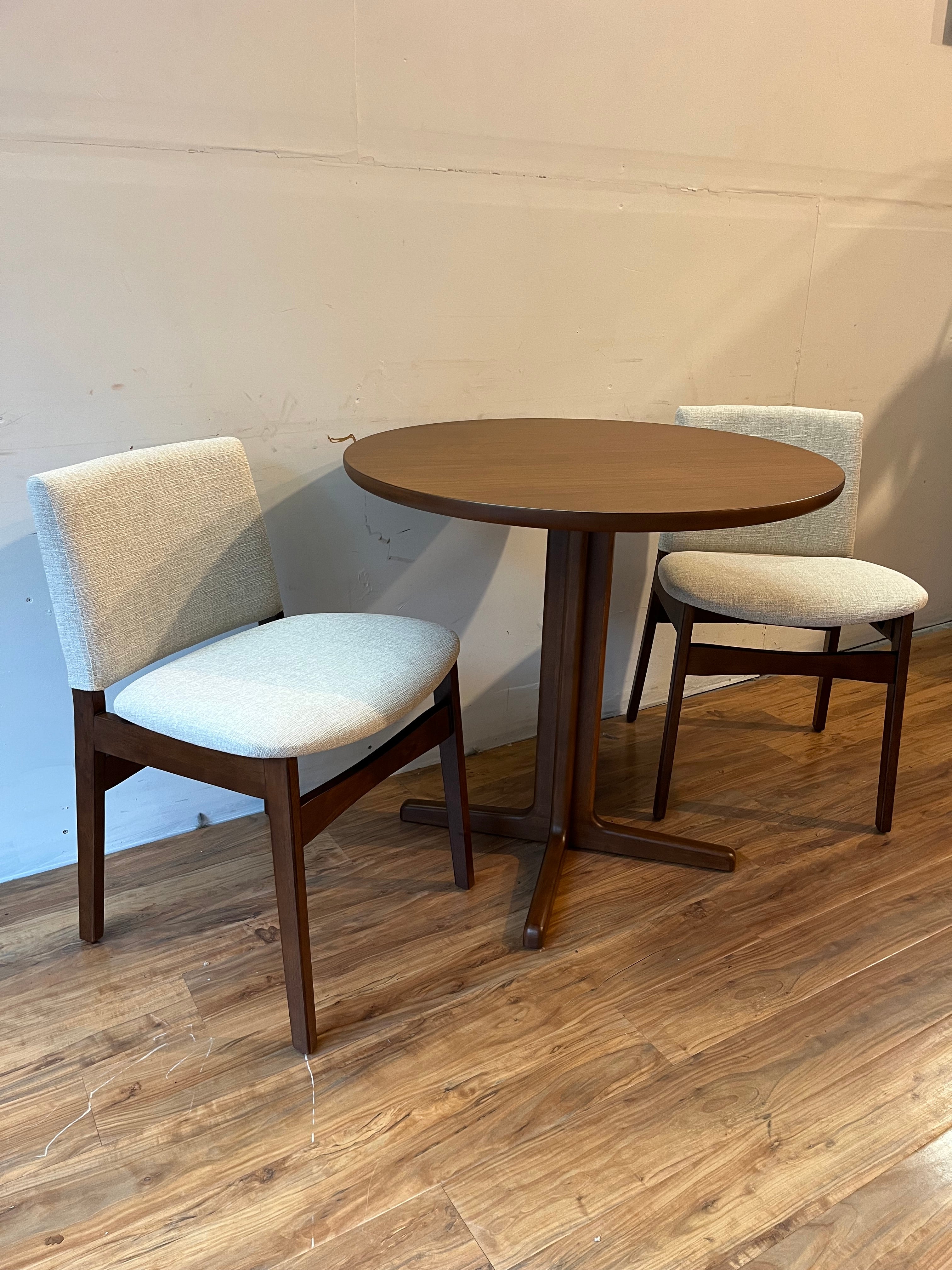 Article Nosh Dining Set