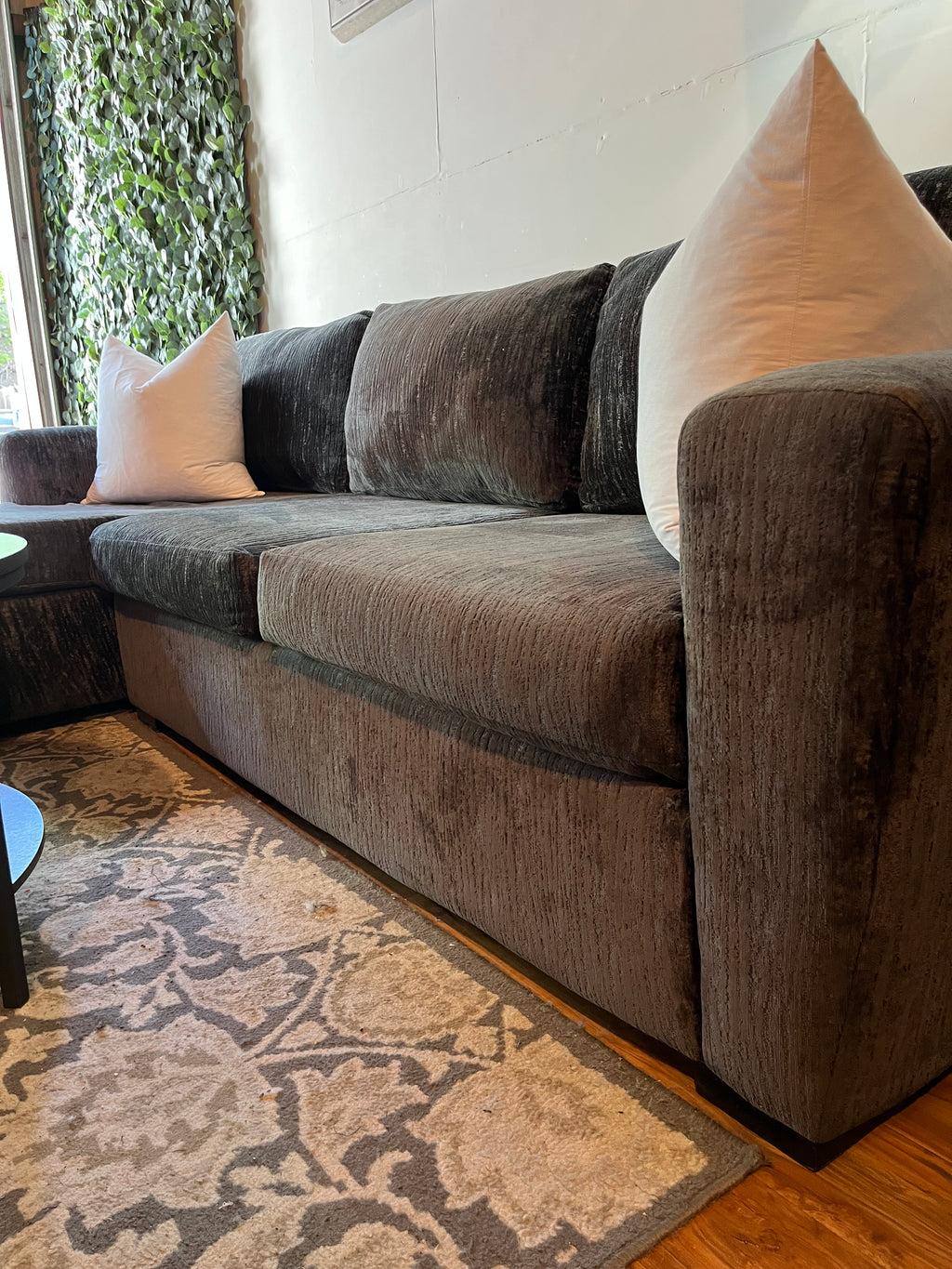 Johnathan Louis Sectional in Volcanic Black